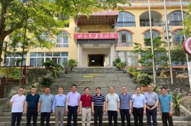 中国无机盐工业协会碳酸钙行业分会会长胡永琪率队到广西华纳参观指导